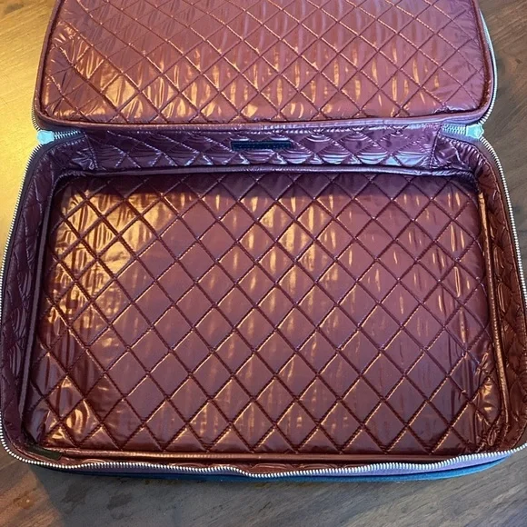 CHANEL - Authentic - laptop or document pouch - *Rare* - Picture 3 of 9